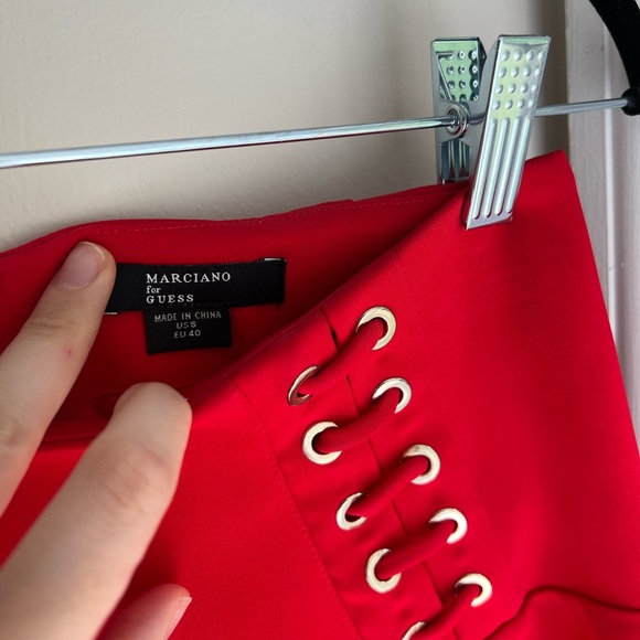 Guess by Marciano red shorts - Picture 5 of 7